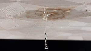 נזילה מהתקרה